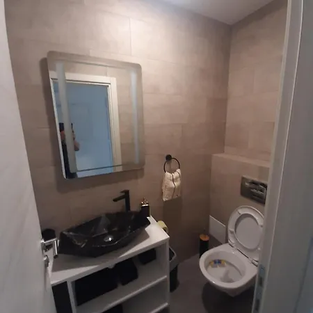 Apartman S 3 Spavace Sobe דירה ביבינייה