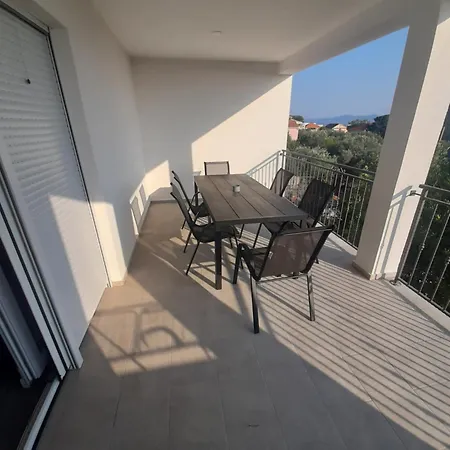 Apartman S 3 Spavace Sobe ביבינייה