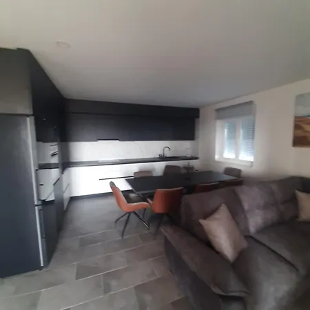 Apartman S 3 Spavace Sobe