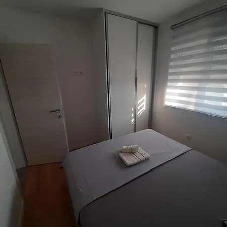 Apartman S 3 Spavace Sobe