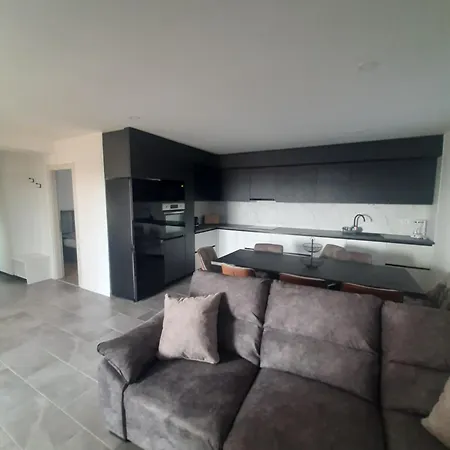 Apartman S 3 Spavace Sobe Apartment