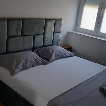 Apartman S 3 Spavace Sobe ביבינייה